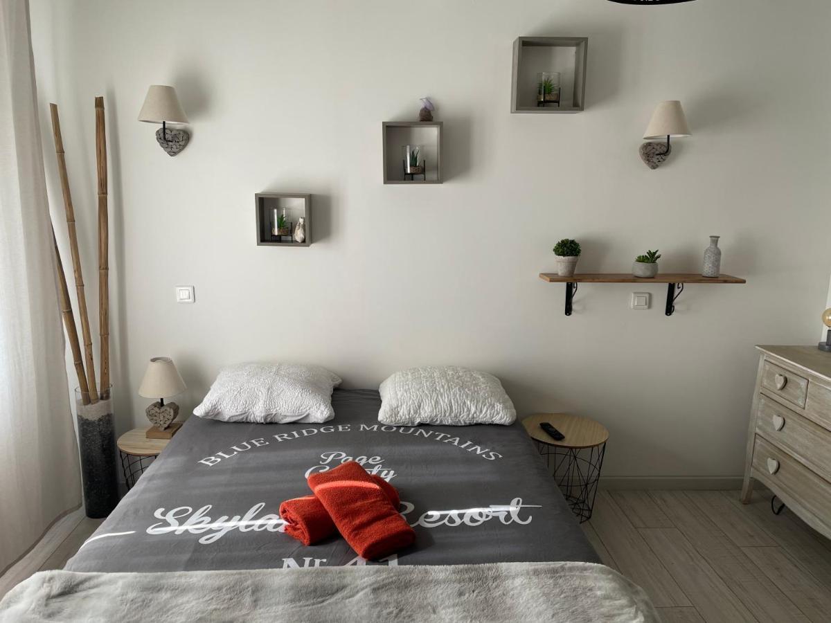 Lens-Lestang Le Regrimet Avec Parking Gratuit Et Prive Bed & Breakfast エクステリア 写真